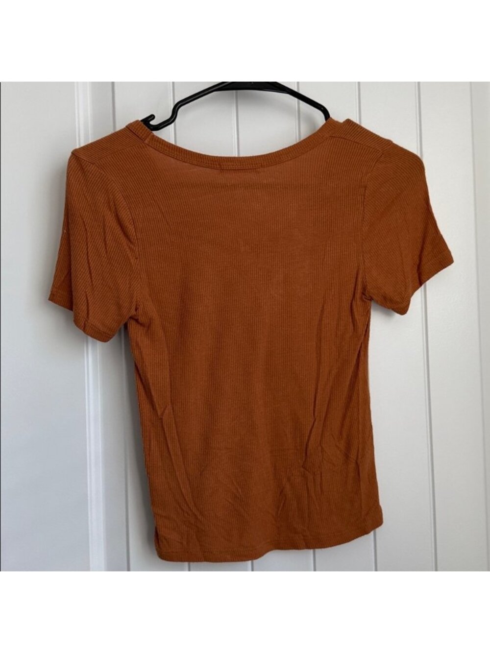 V-Neck Ribbed Top - Picture 3 of 3